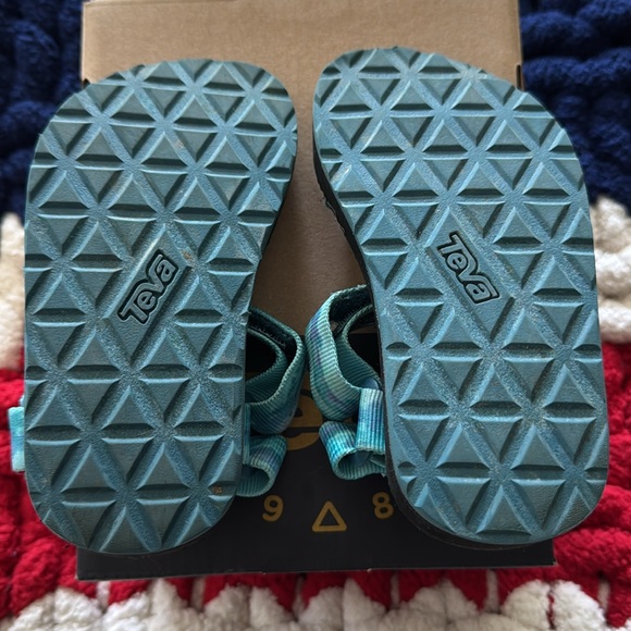 Worn once-toddler size 8 Tevas “tie dye” adorable & easy 💙🩵💚💙 - Picture 3 of 5